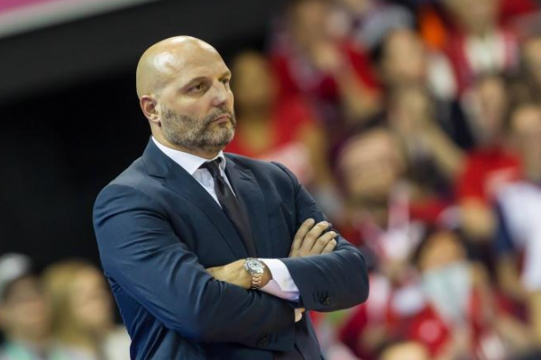 中国男篮现任主教练是谁? 中国男篮现任主教练是谁?