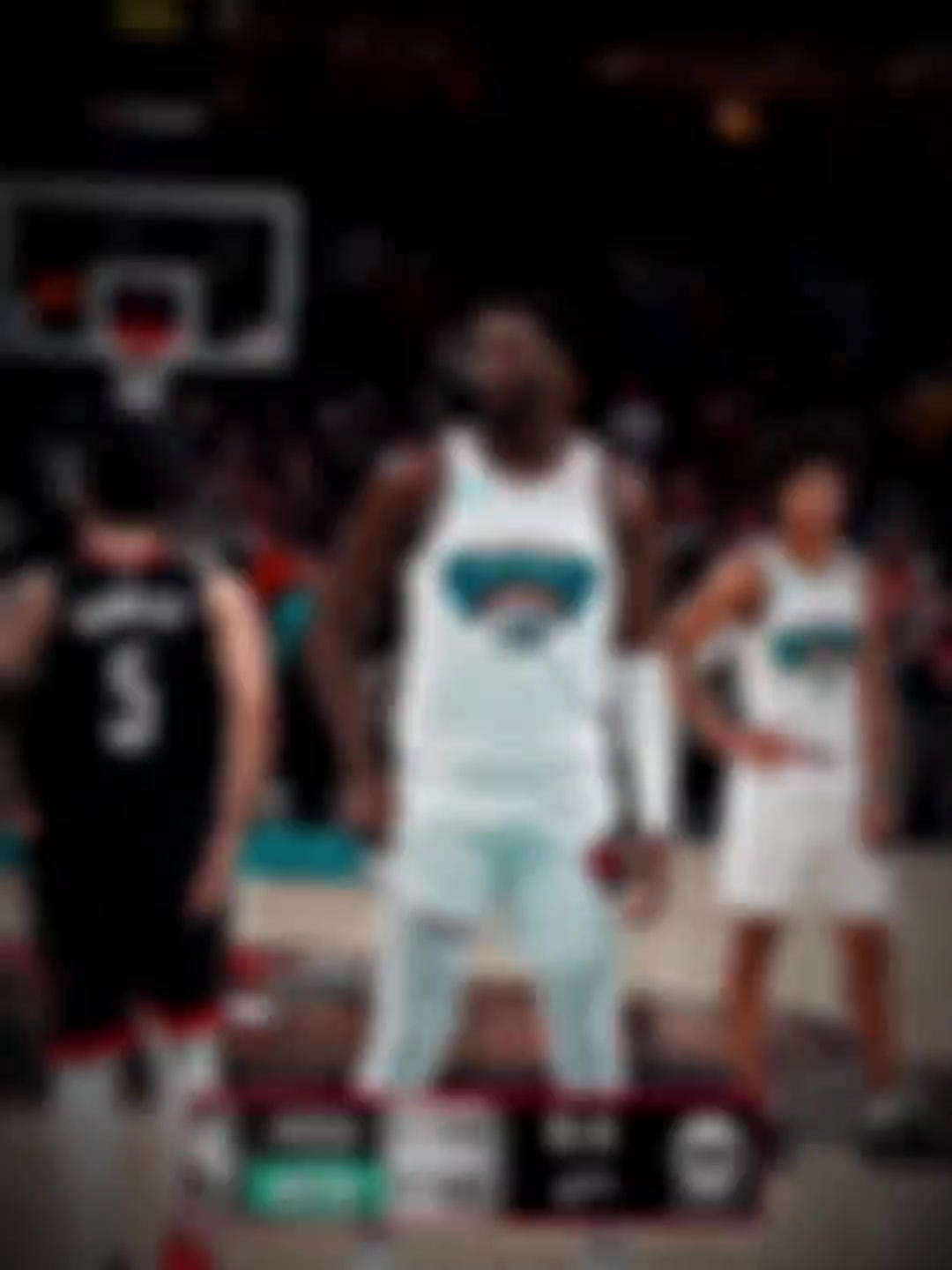 还有这种招范乔丹抹了把汗路过时擦在准备罚球的小贾伦手上 还有这种招范乔丹抹了把汗路过时擦在准备罚球的小贾伦手上