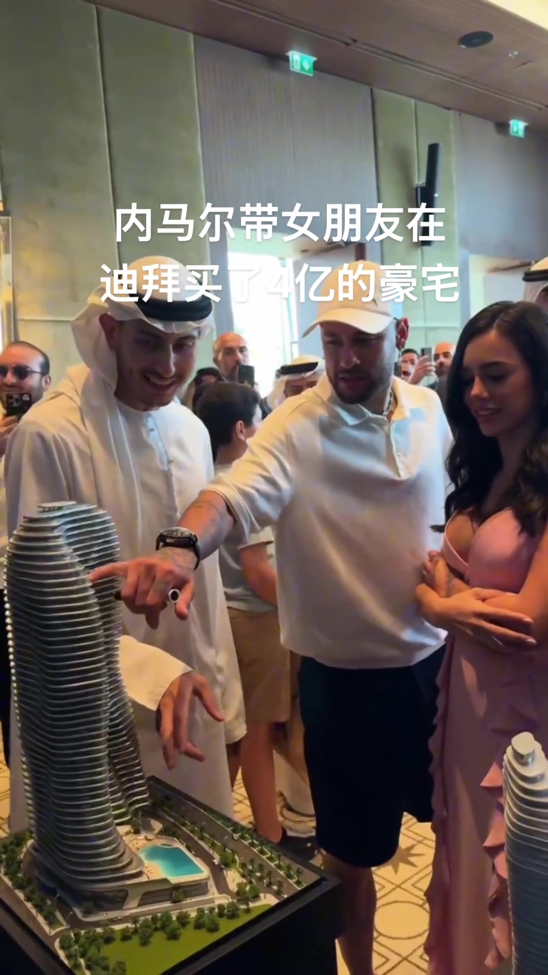 真有钱啊内马尔携女友在迪拜购置价值4亿人民币的豪宅